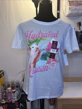 Hydrated Queen Graphic Tee - White with Pink Accents